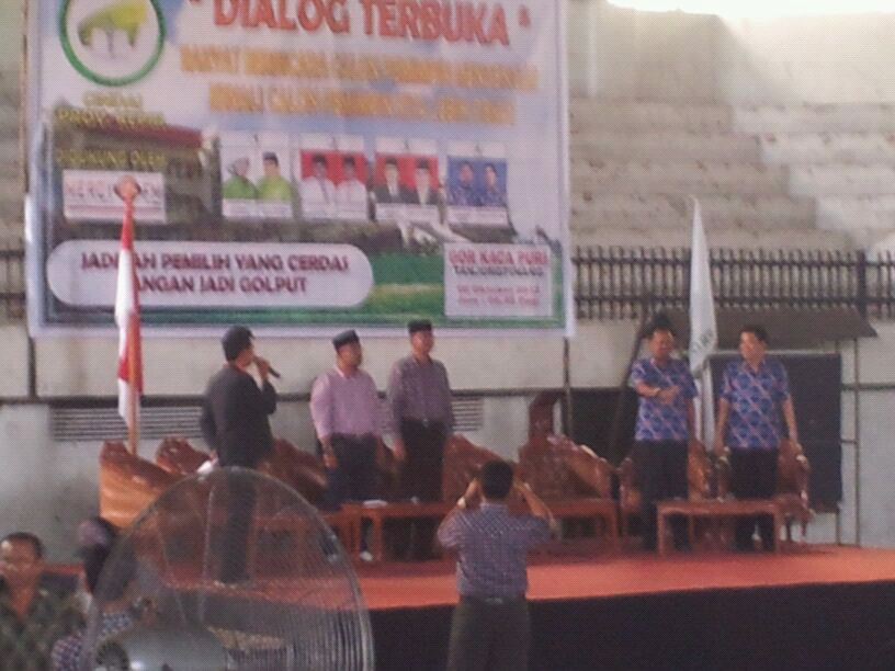 Hanya 2 kandidat yang hadir pada acara dialog terbuka yang digelar CIndai Kepri. Hadir pasangan Lis-Syahrul nomor urut 2 dan Huznizar-Rudy nomor urut 4.