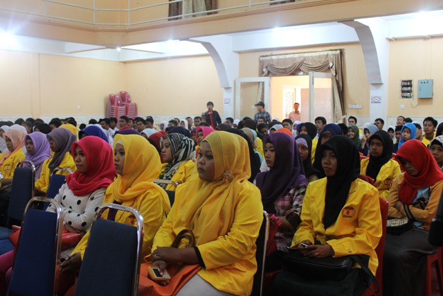 Peserta seminar Wawasan Kebangsaan yang digelar Komunitas Merah Putih Kepri bersama Badan Eksekutif Mahasiswa Universitas Karimun