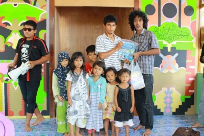 Pemberian Bantuan untuk anak-anak Yaa Bunayya