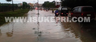 Banjir di Simpang Frengki, Kota Batam. Foto DIDIK PERMANA