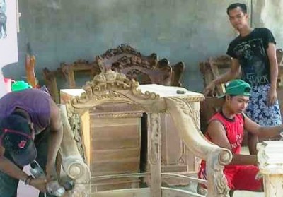 Pembuatan Kursi Jepara di Kijang