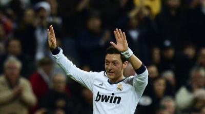 Mesut Ozil, raja asist asal Jerman itu memakai nomor 10 selama tiga musim dari 2011-2012 hingga musim 2013-2014.